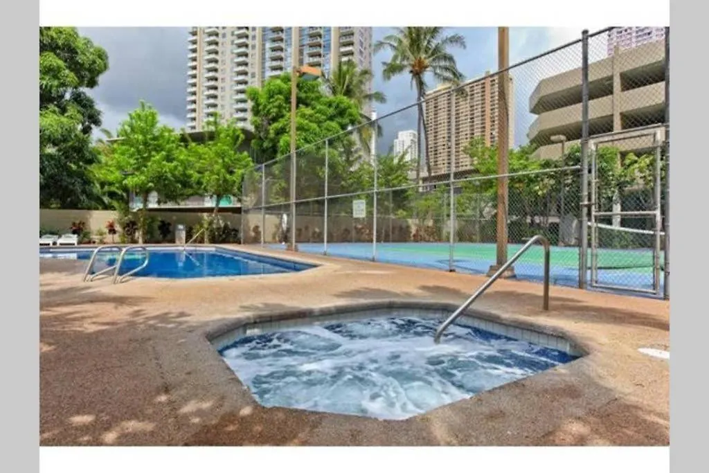 Apartment Waikiki Studio Steps To Beach-Mall Free Parking-Wifi Honolulu