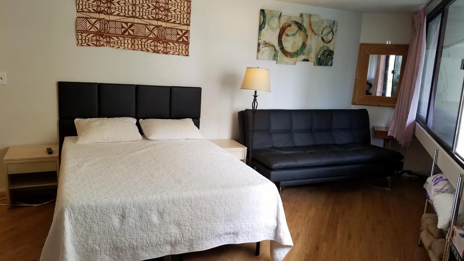 Waikiki Studio Steps To Beach-Mall Free Parking-Wifi Honolulu Apartment