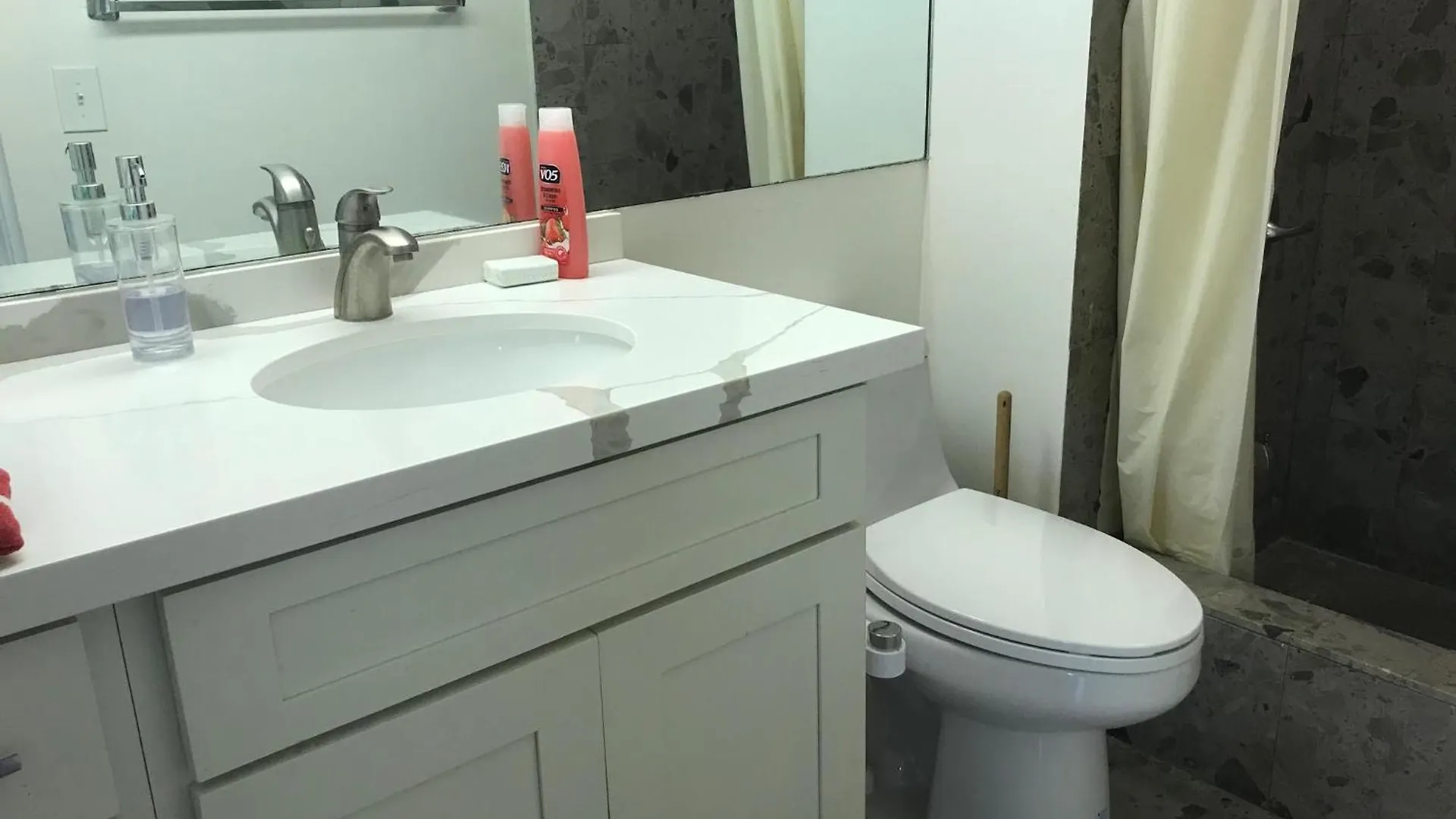 Waikiki Studio Steps To Beach-Mall Free Parking-Wifi Honolulu